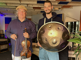 Das musikalische Duo aus Geige & Handpan